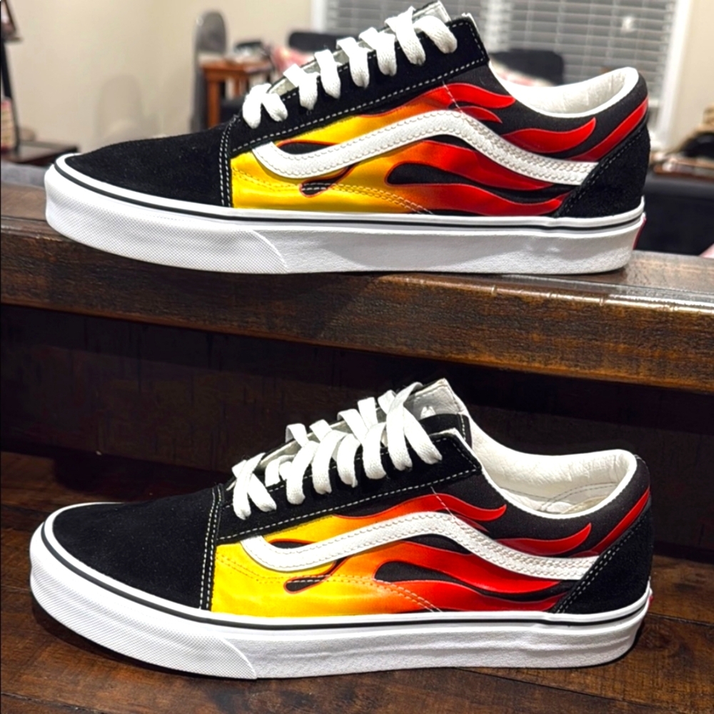 These 👟s Are🔥🔥  Vans Men's Old Skool Flame Skateboarding Casual Fire Sneakers
